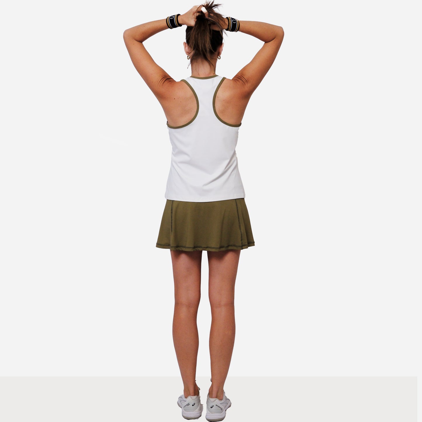 POLERA DEPORTIVA CAPRI BLANCA RIBETE VERDE OLIVA