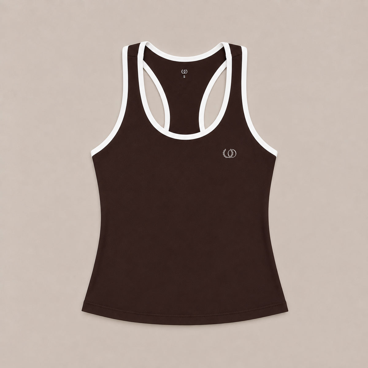 Polera Capri expresso con ribete blanco y corte racerback, vista frontal sobre fondo neutro